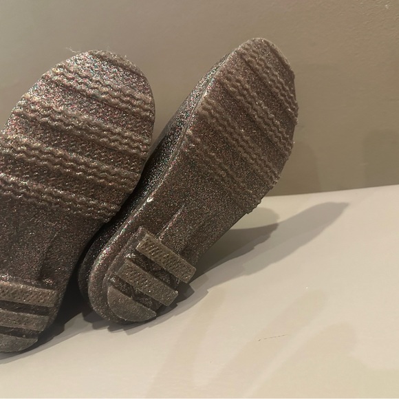 Amoji purple glitter easy on waterproof rain boots. Comfortable and lightweight. - Picture 4 of 5